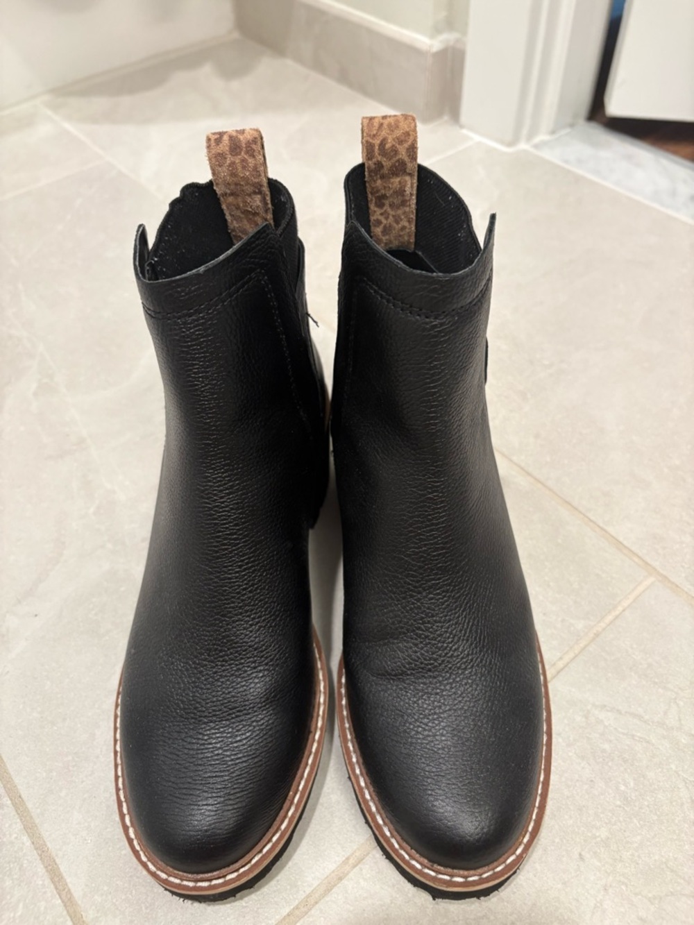 Dolce Vita Black Leather Waterproof Huey H20 Lug Sole Platform Booties Size 7 - Picture 3 of 11